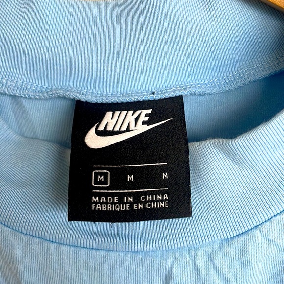 Nike Sleeveless Shirt - Medium - Picture 2 of 4